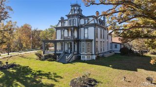 11069 New London Gravel Rd, Hannibal, MO 63401