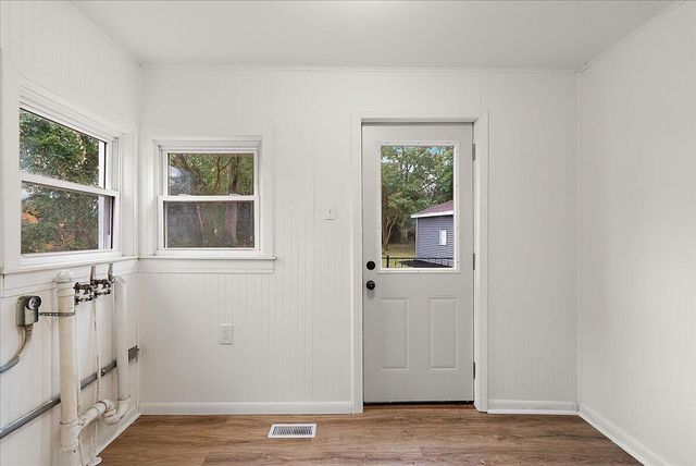 984 Evanston Avenue, Muskegon, MI 49442