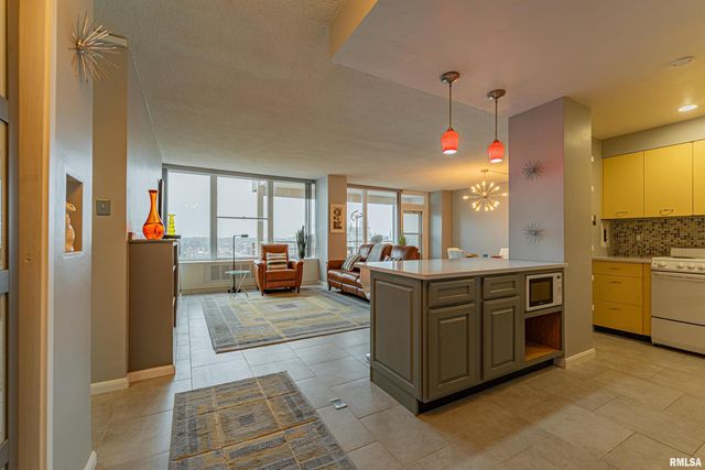 718 S 7th St Unit 904, Springfield, IL 62703