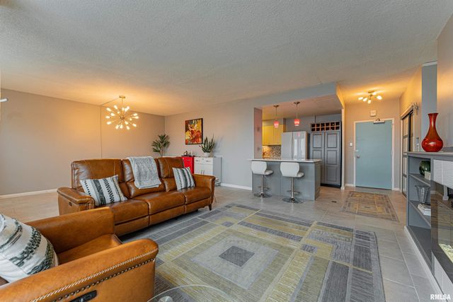 718 S 7th St Unit 904, Springfield, IL 62703