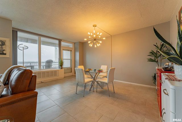 718 S 7th St Unit 904, Springfield, IL 62703