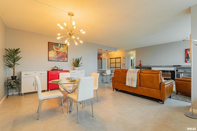 718 S 7th St Unit 904, Springfield, IL 62703