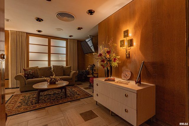 718 S 7th St Unit 904, Springfield, IL 62703