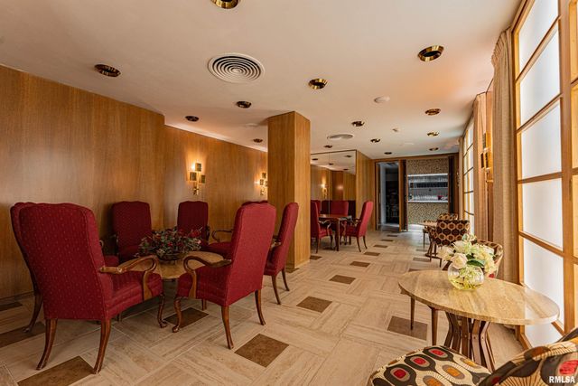 718 S 7th St Unit 904, Springfield, IL 62703