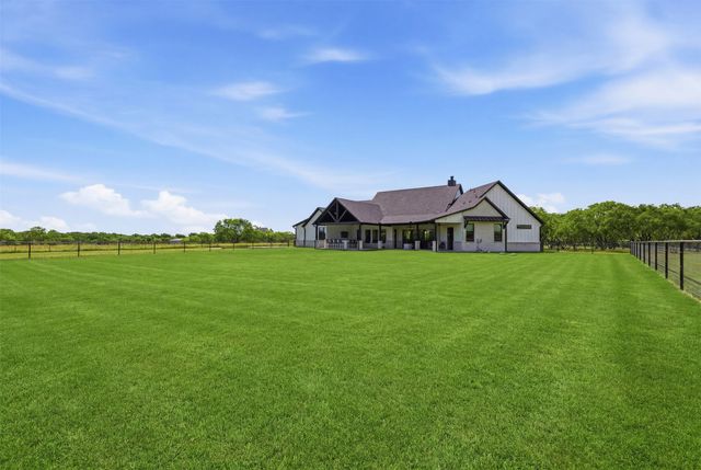 519 Reason Jones Road, Valley View, TX 76272