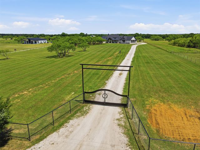 519 Reason Jones Road, Valley View, TX 76272