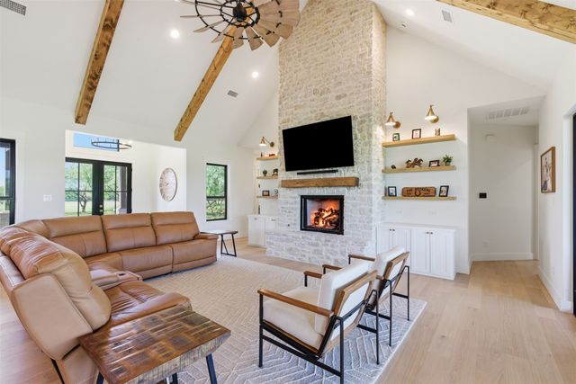 519 Reason Jones Road, Valley View, TX 76272