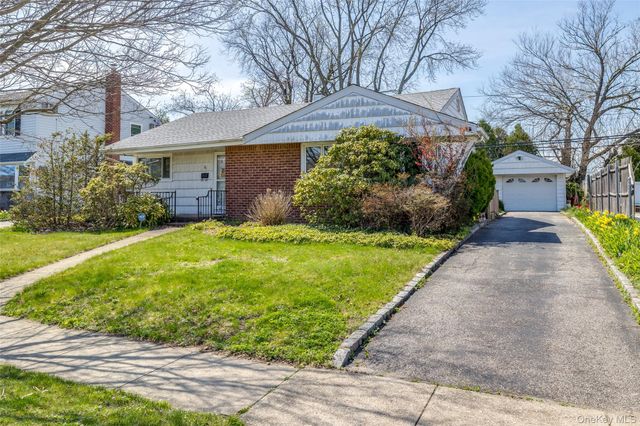 36 Seitz Drive, Bethpage, NY 11714