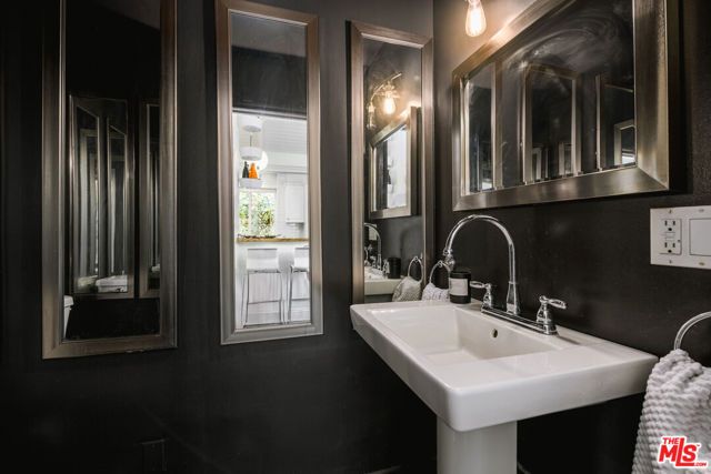 2225 N Cahuenga Boulevard, Los Angeles, CA 90068