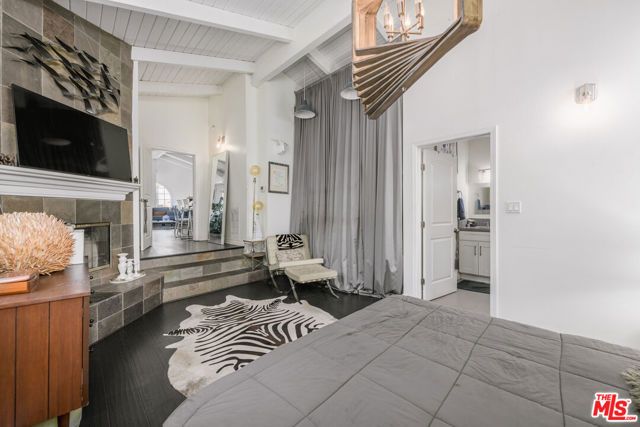 2225 N Cahuenga Boulevard, Los Angeles, CA 90068