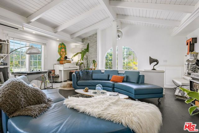 2225 N Cahuenga Boulevard, Los Angeles, CA 90068