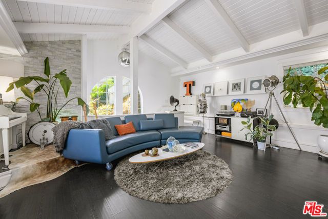 2225 N Cahuenga Boulevard, Los Angeles, CA 90068