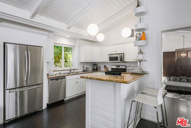 2225 N Cahuenga Boulevard, Los Angeles, CA 90068