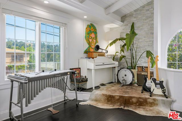 2225 N Cahuenga Boulevard, Los Angeles, CA 90068