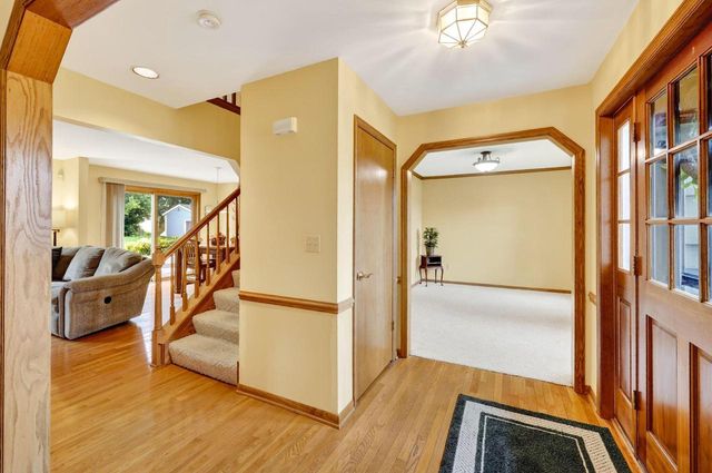 W148N7167 Terriwood COURT, Menomonee Falls, WI 53051
