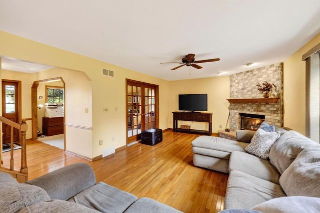 W148N7167 Terriwood COURT, Menomonee Falls, WI 53051