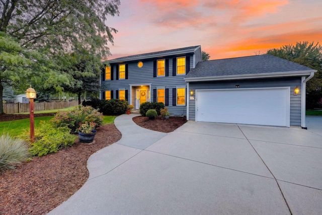 W148N7167 Terriwood COURT, Menomonee Falls, WI 53051