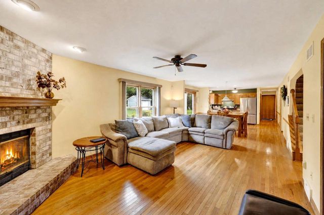 W148N7167 Terriwood COURT, Menomonee Falls, WI 53051