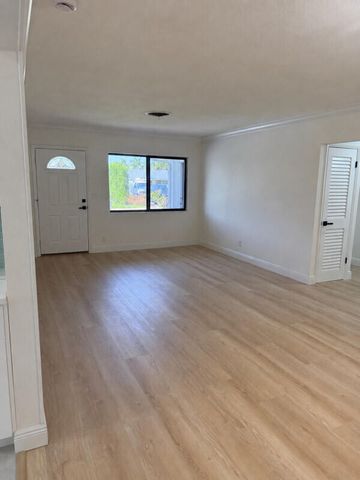 80 NE 48TH Street, Oakland Park, FL 33334