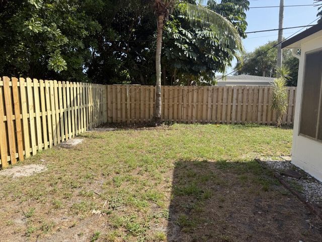 80 NE 48TH Street, Oakland Park, FL 33334