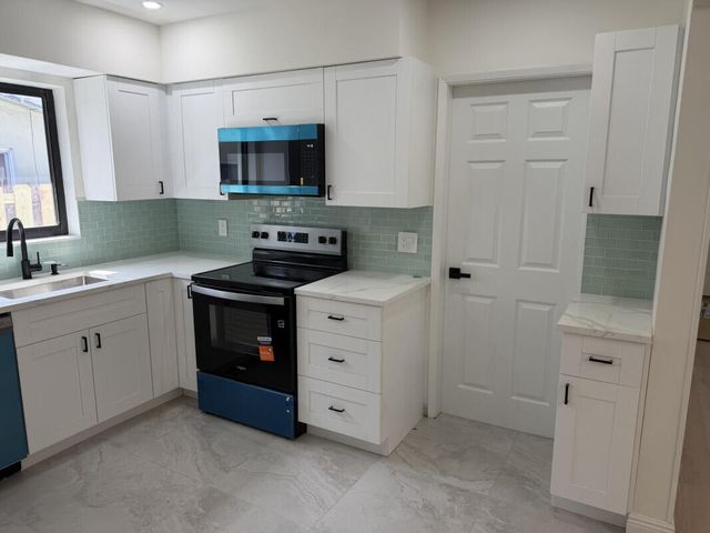 80 NE 48TH Street, Oakland Park, FL 33334