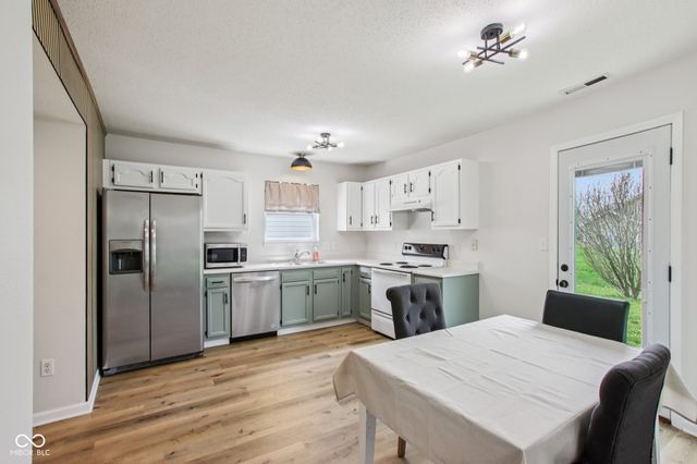 3642 Limelight Lane, Whitestown, IN 46075