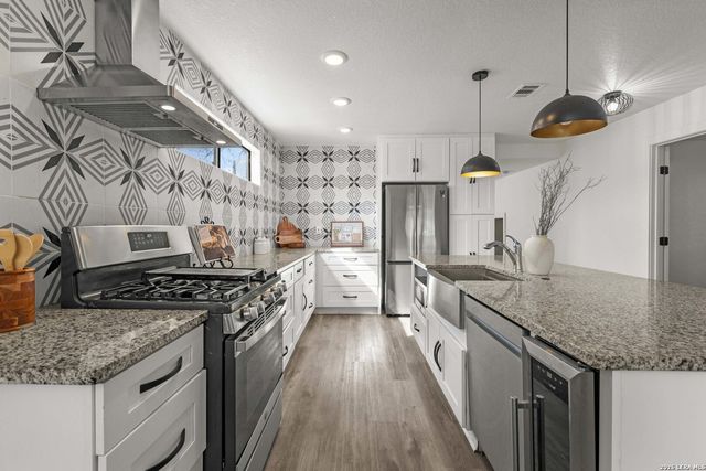 2107 McKinley, San Antonio, TX 78210