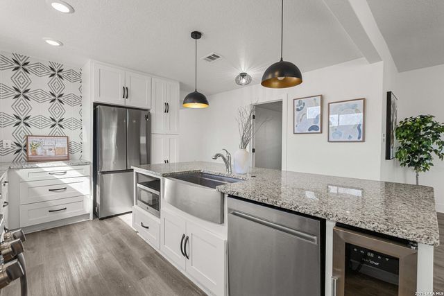 2107 McKinley, San Antonio, TX 78210