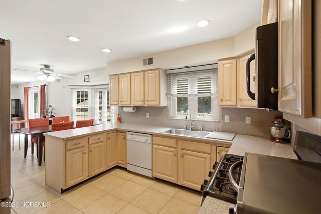 4 Carriage Court, Marlboro, NJ 07746