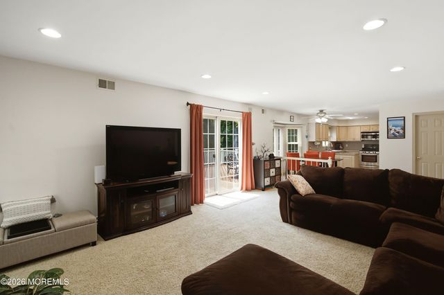 4 Carriage Court, Marlboro, NJ 07746