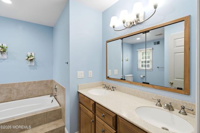 4 Carriage Court, Marlboro, NJ 07746
