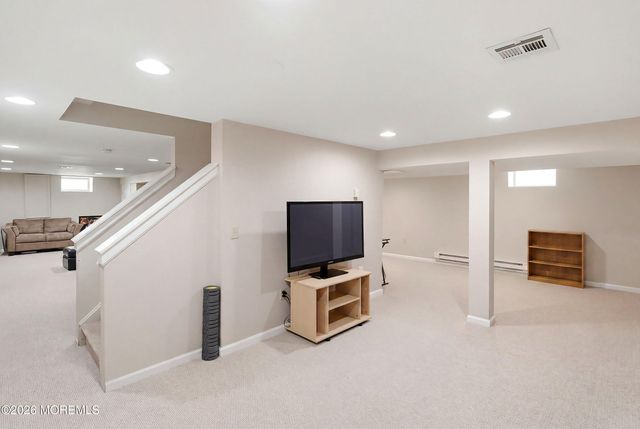 4 Carriage Court, Marlboro, NJ 07746