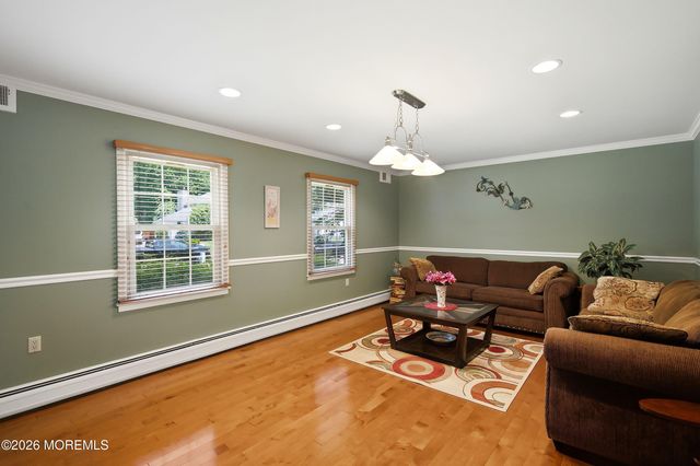 4 Carriage Court, Marlboro, NJ 07746