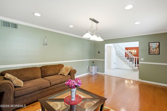 4 Carriage Court, Marlboro, NJ 07746