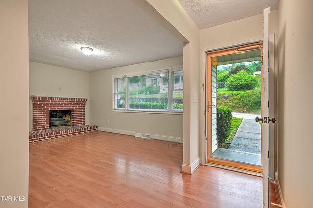 757 West West Jackson Street, Gate City, VA 24251