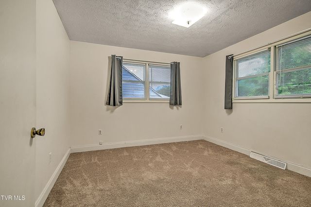 757 West West Jackson Street, Gate City, VA 24251