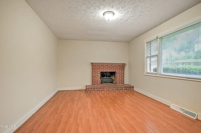 757 West West Jackson Street, Gate City, VA 24251