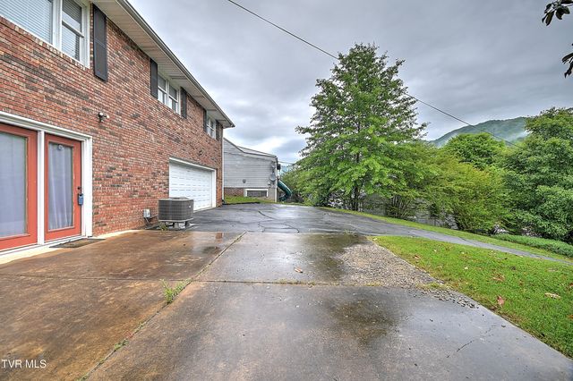 757 West West Jackson Street, Gate City, VA 24251