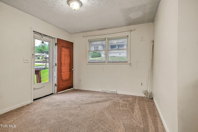 757 West West Jackson Street, Gate City, VA 24251