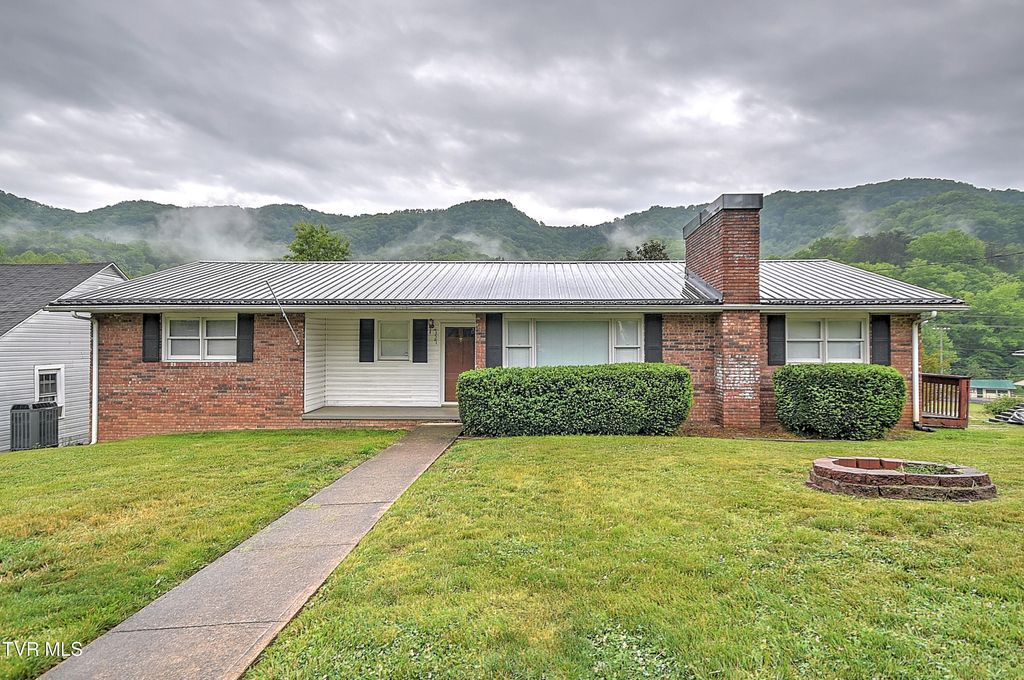 757 West West Jackson Street, Gate City, VA 24251