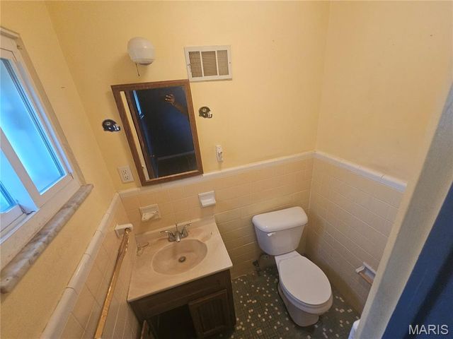 5500 Donbar Drive, St Louis, MO 63121