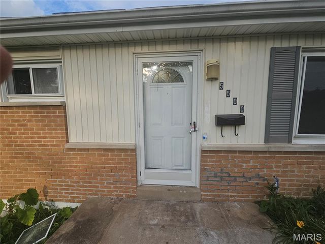 5500 Donbar Drive, St Louis, MO 63121