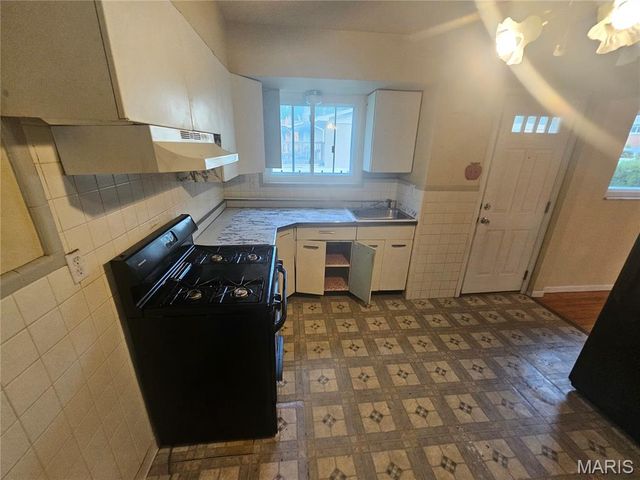 5500 Donbar Drive, St Louis, MO 63121