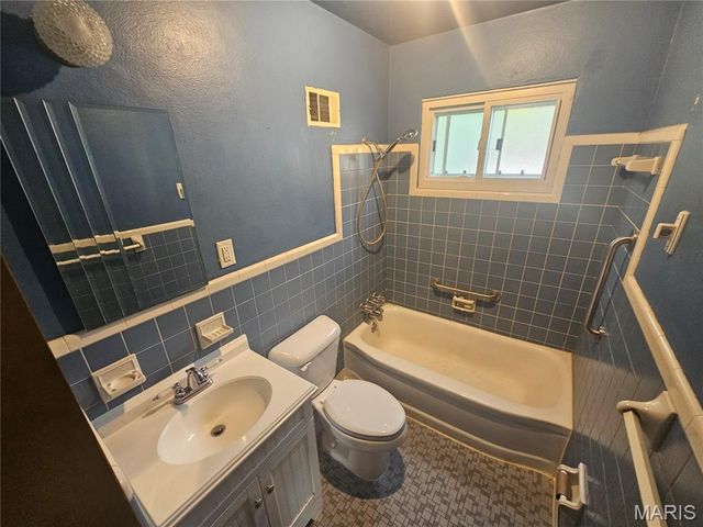 5500 Donbar Drive, St Louis, MO 63121