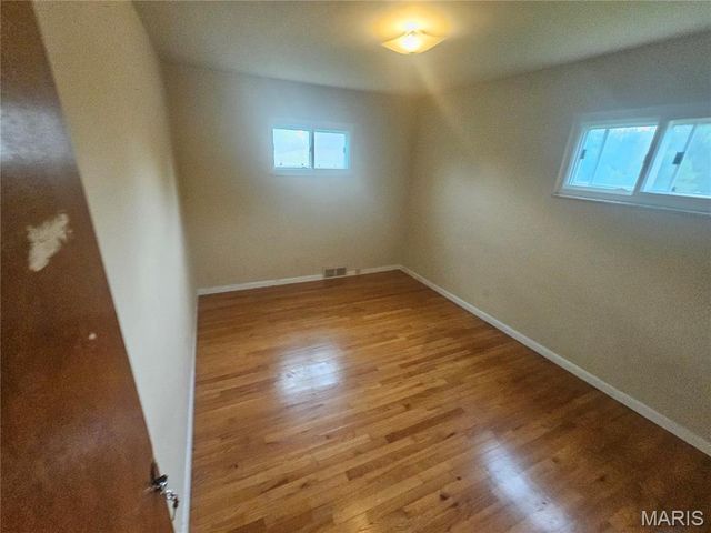 5500 Donbar Drive, St Louis, MO 63121