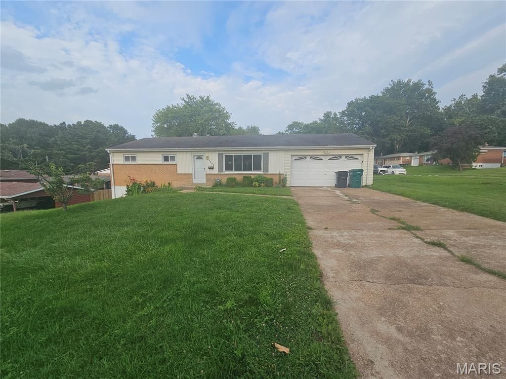 5500 Donbar Drive, St Louis, MO 63121