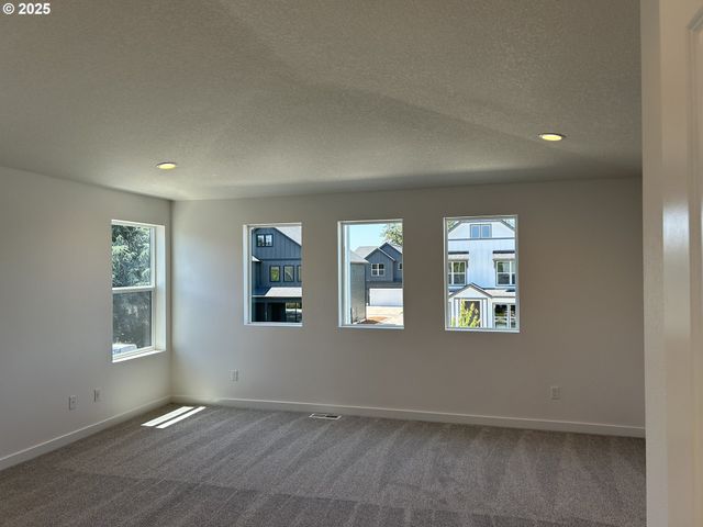 750 Magnolia Ave, Woodburn, OR 97071