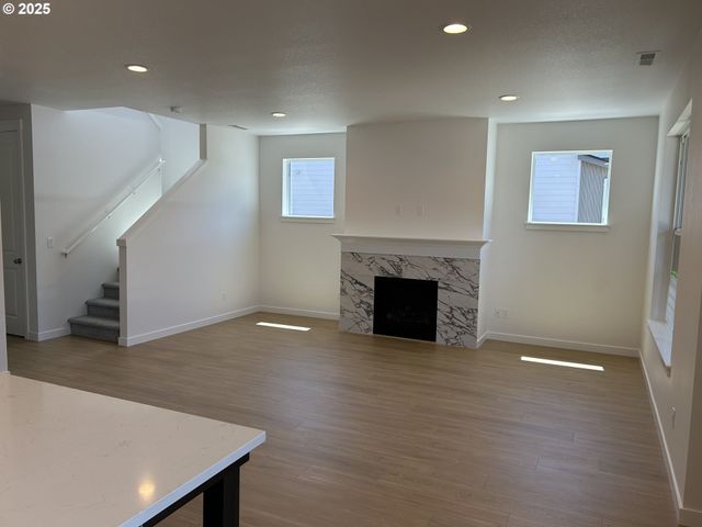 750 Magnolia Ave, Woodburn, OR 97071