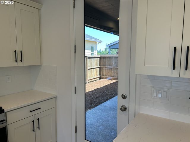 750 Magnolia Ave, Woodburn, OR 97071