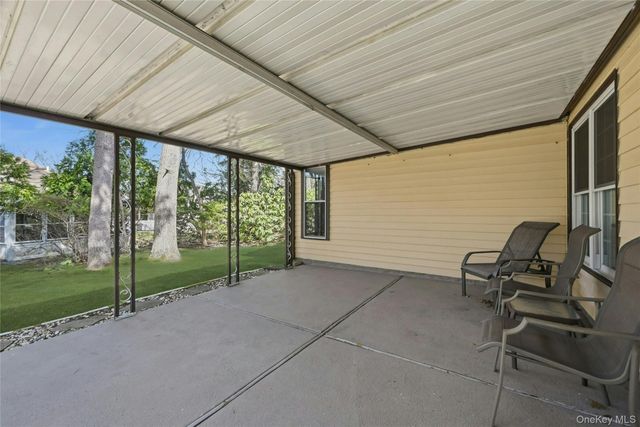 204 Belfast Lane, Ridge, NY 11961